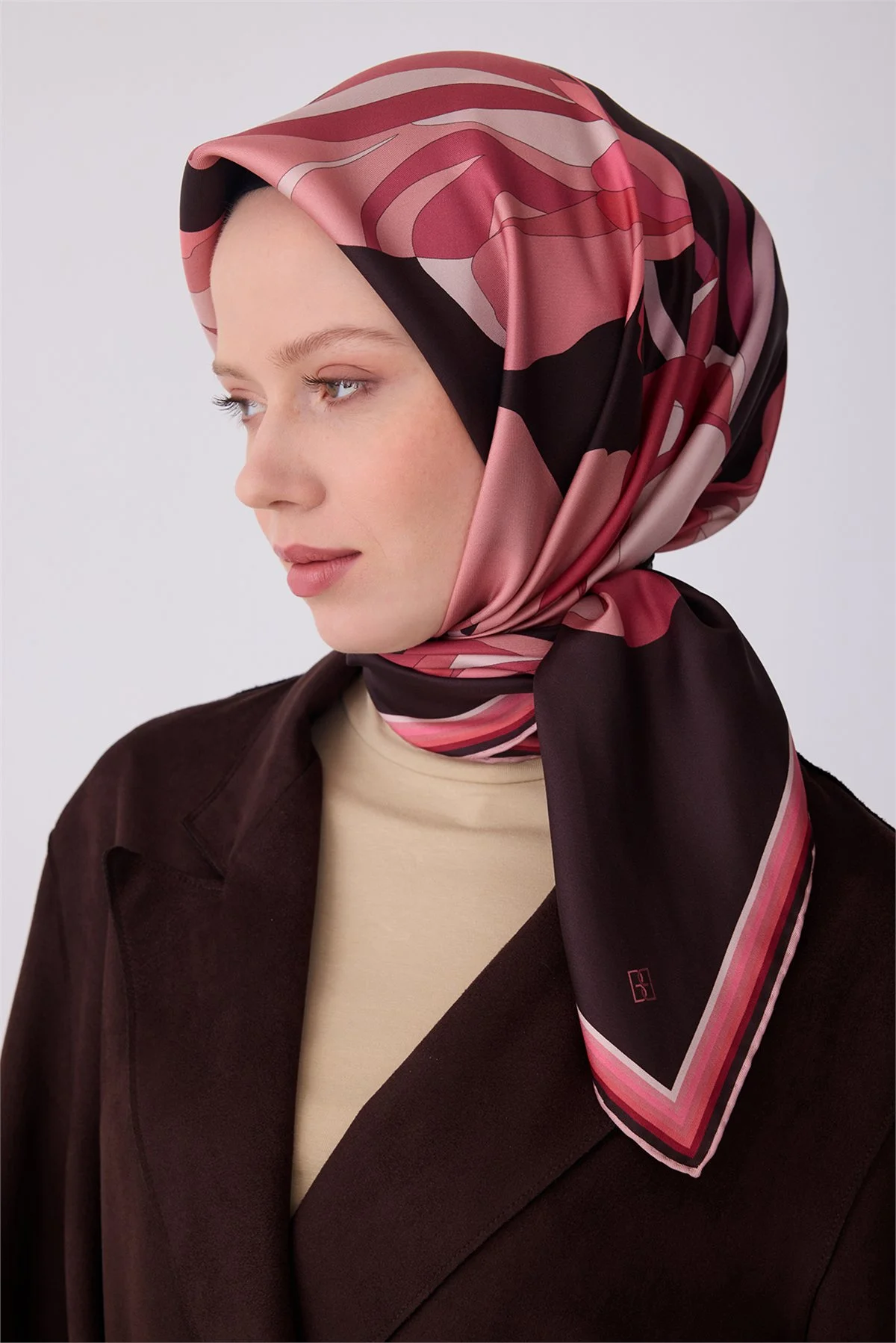 Belli Acı Kahve Çiçek Desen %100 Twill İpek Eşarp 4303D 35