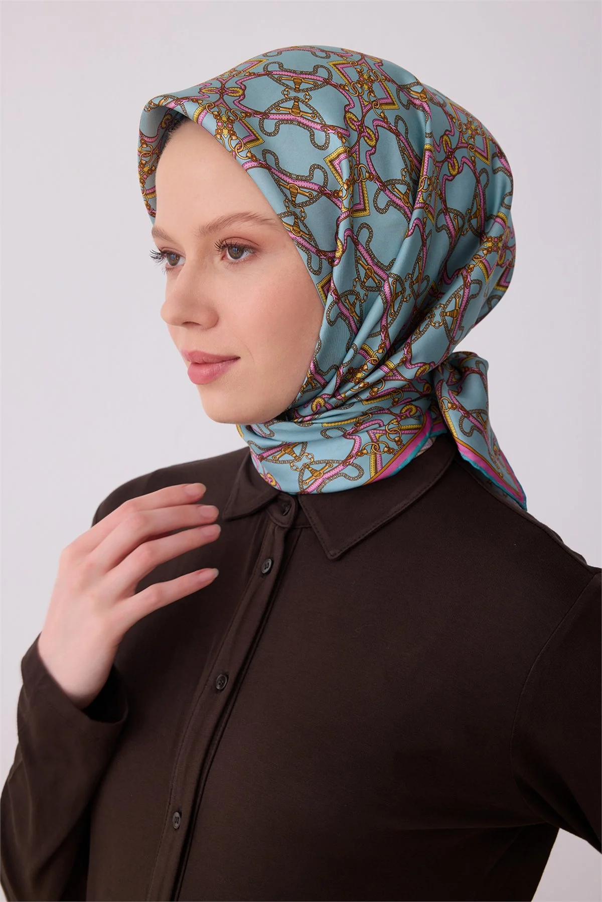 Belli Bebe Mavisi Klasik Desen %100 Twill İpek Eşarp 4328D 51