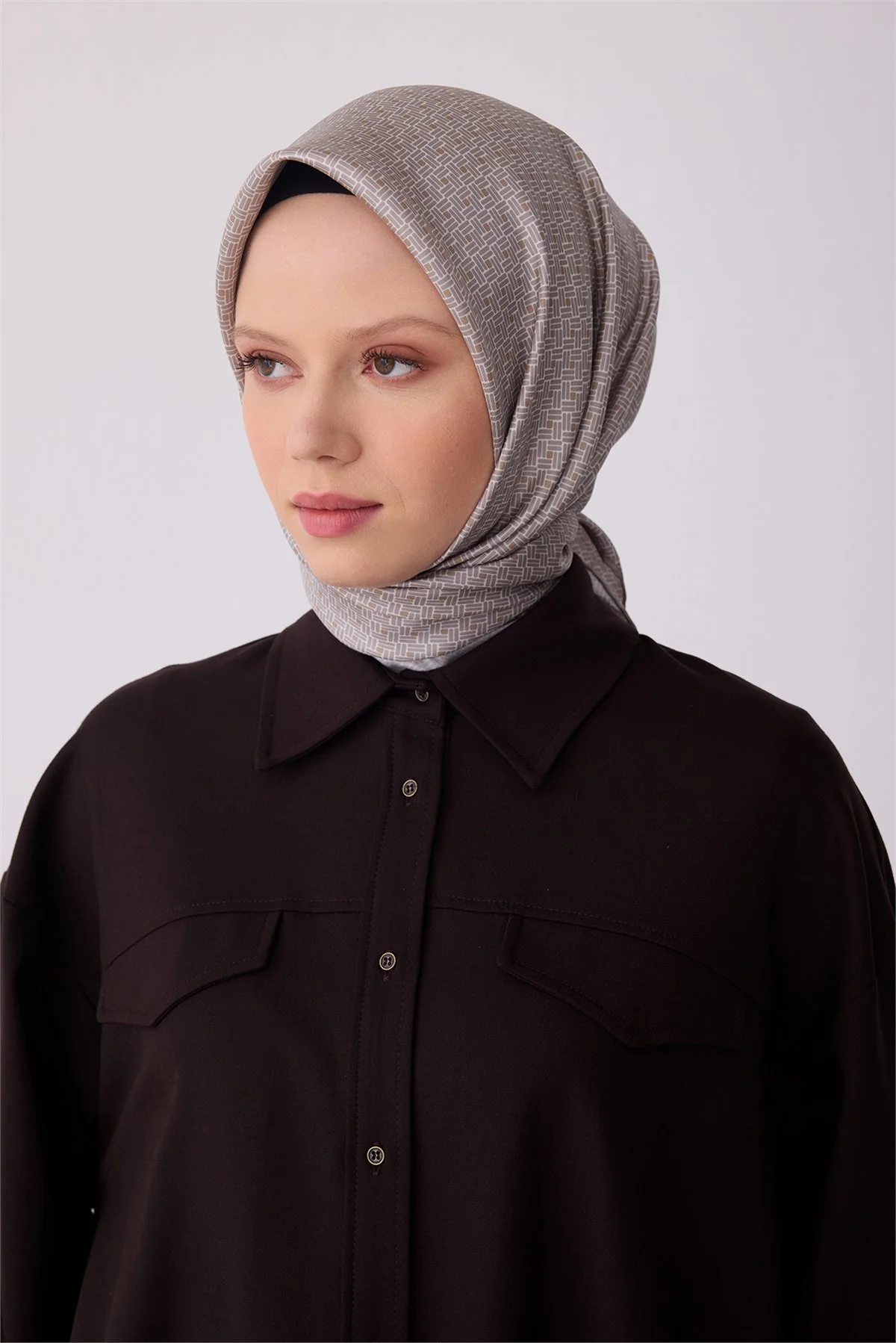 Belli Bej Klasik Desen %100 Twill İpek Eşarp 4317D 05