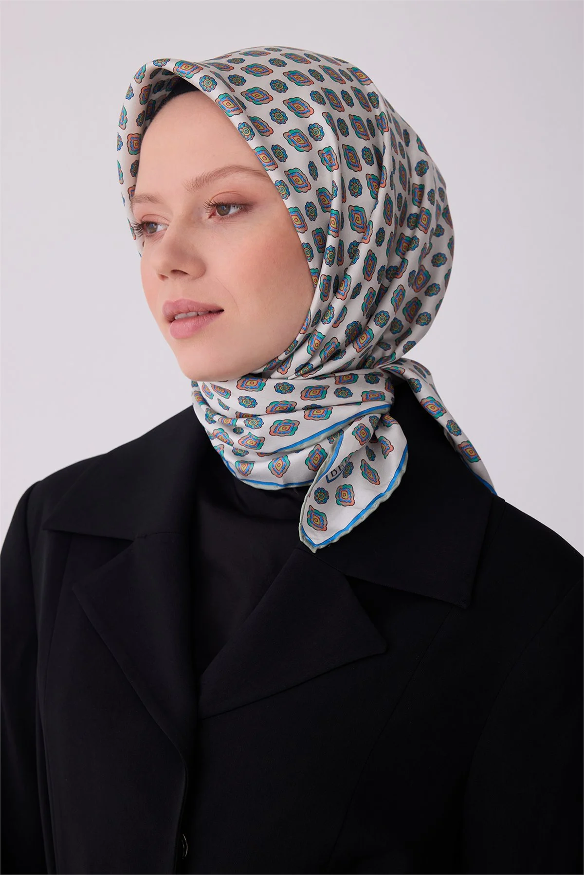 Belli Ekru Etnik Desen %100 Twill İpek Eşarp 4308D 87