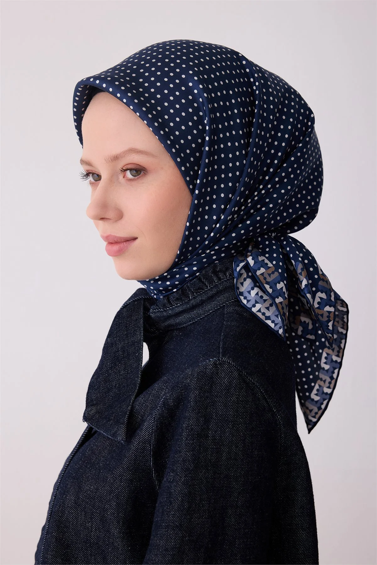 Belli Lacivert Klasik Desen %100 Twill İpek Eşarp 4326D 86