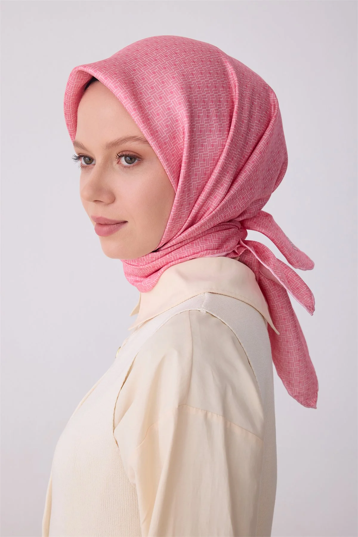 Belli Pembe Klasik Desen %100 Twill İpek Eşarp 4317D 55