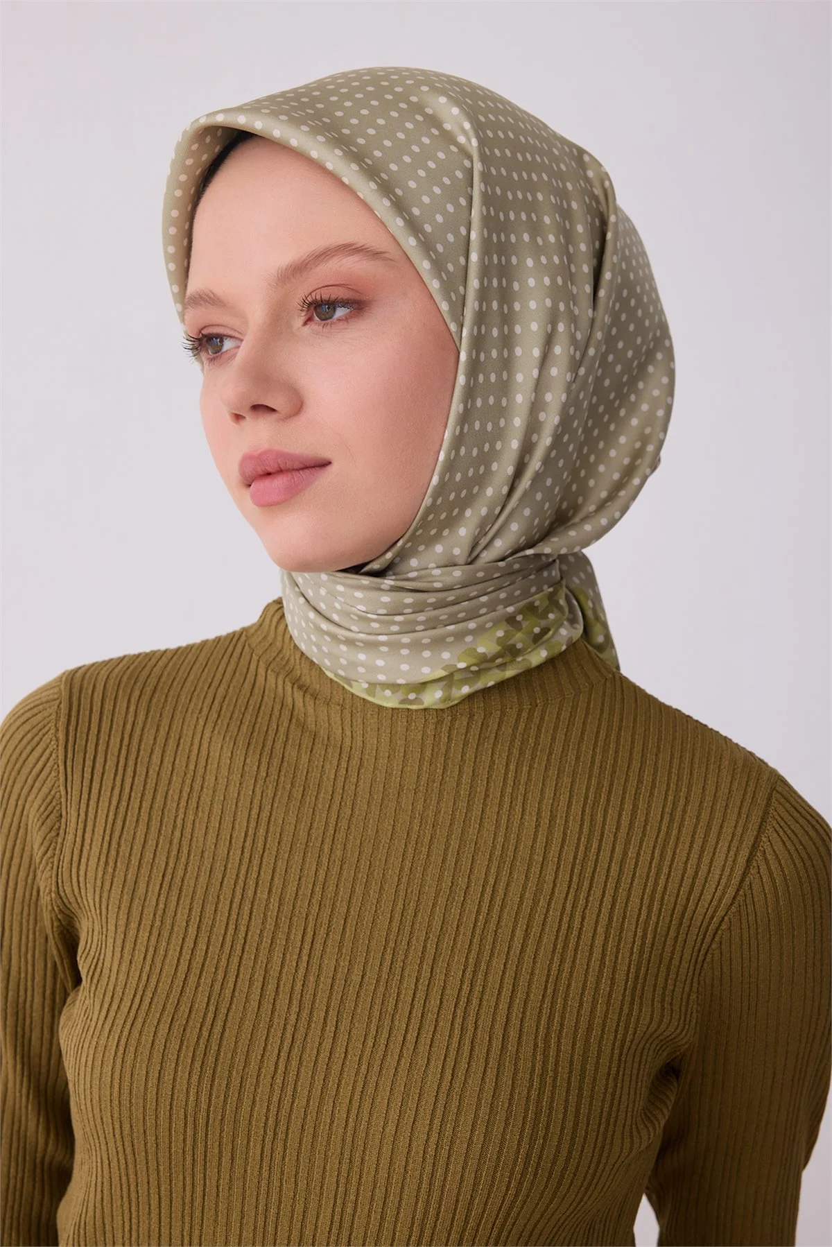 Belli Yeşil Klasik Desen %100 Twill İpek Eşarp 4326D 85