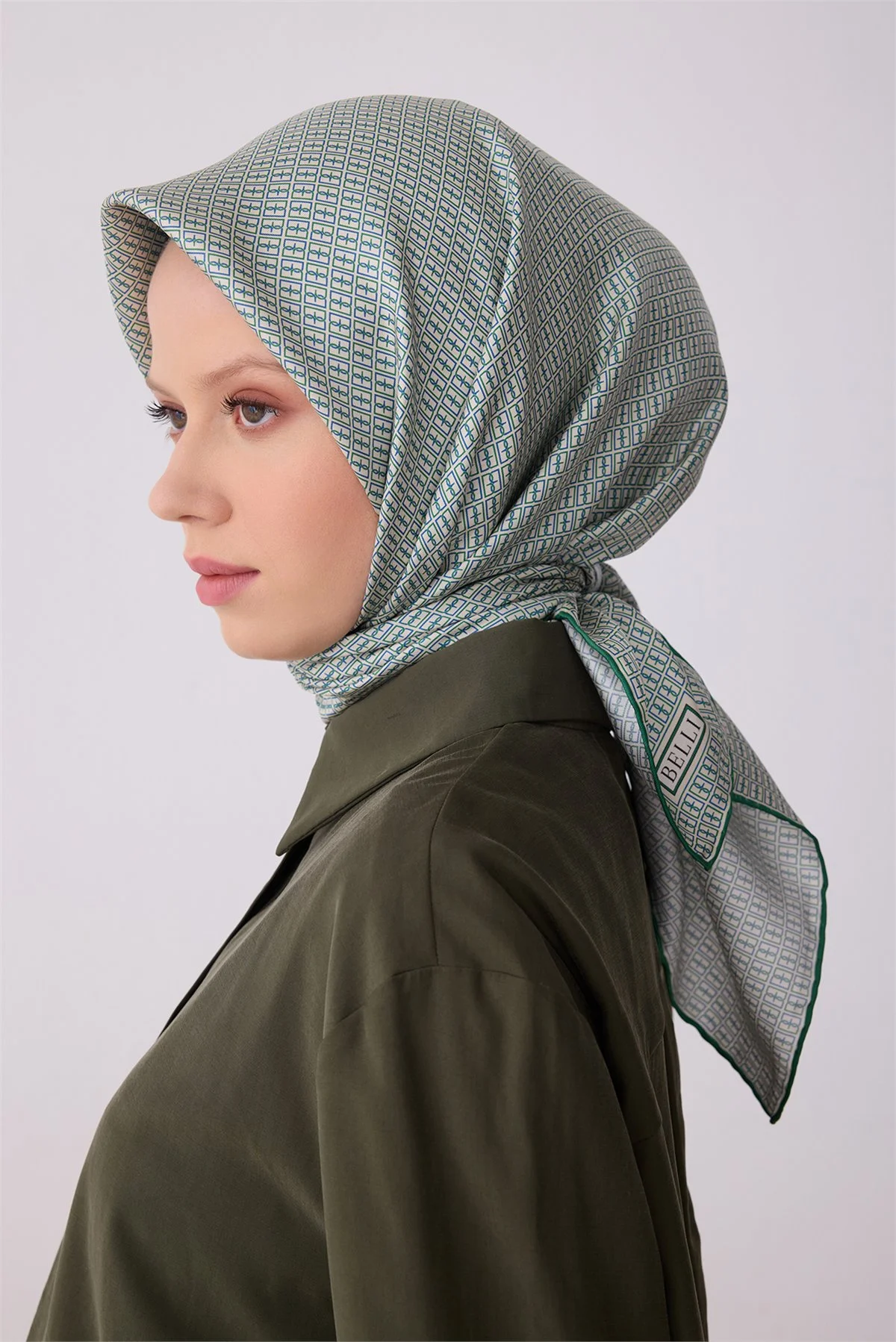 Belli Yeşil Monogram Desen %100 Twill İpek Eşarp 4321D 85