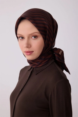 Belli Acı Kahve Geometrik Desen %100 Twill İpek Eşarp 4325D 31
